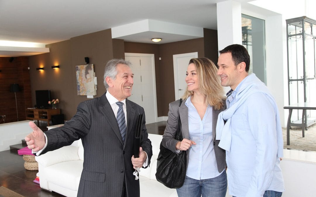 4 Benefits of Working With a Real Estate Agent When Buying a House